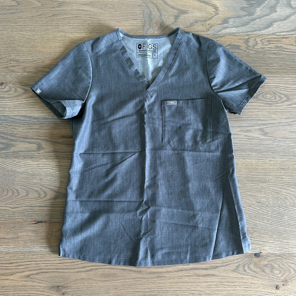 Figs scrub top